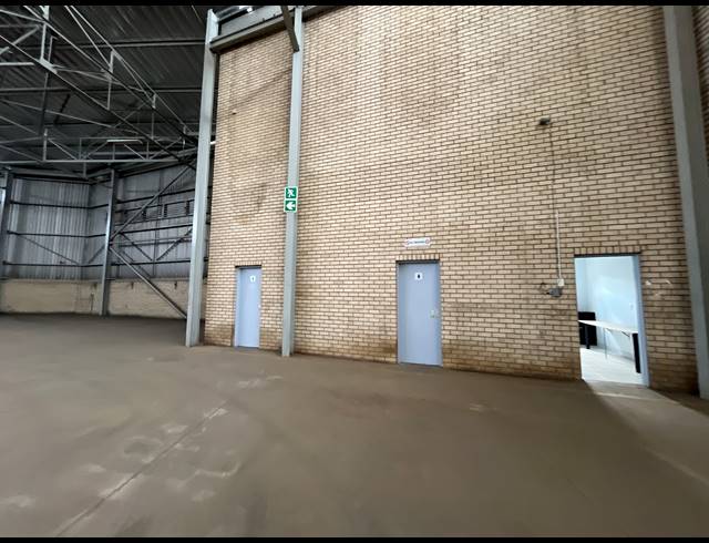 3,302M² OFFICE TO LET IN SPARTAN